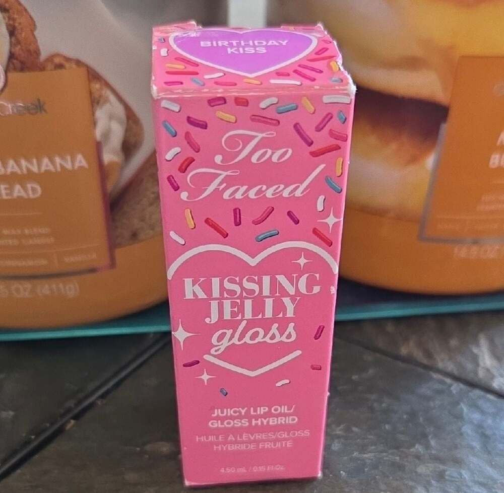 Too Faced Kissing Jelly Non-Sticky Lip Oil Gloss
